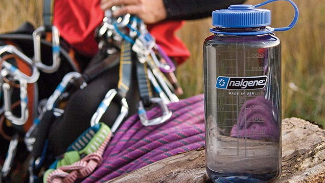 Illustration for article titled How to Choose the Right Water Bottle For Hiking